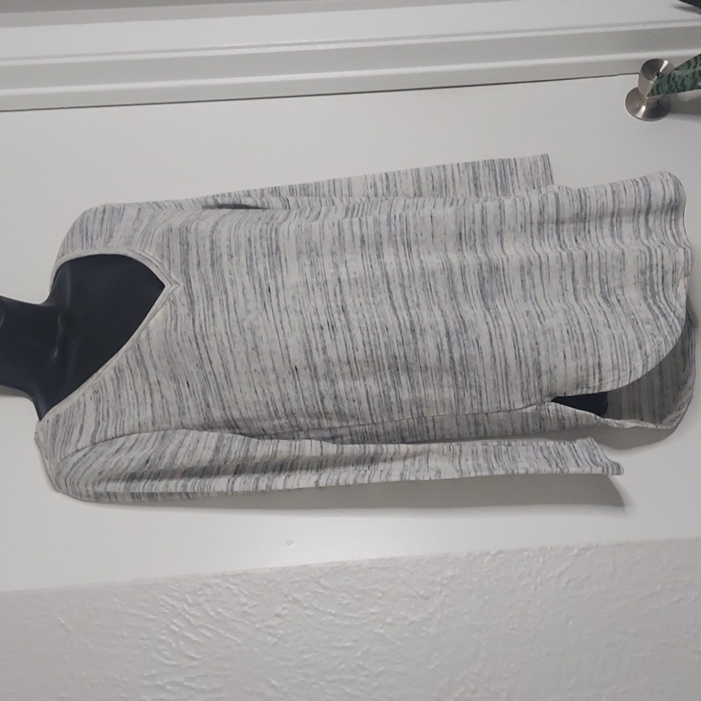 GAP Heathered Cream and Gray V-Neck Long Sleeve Top